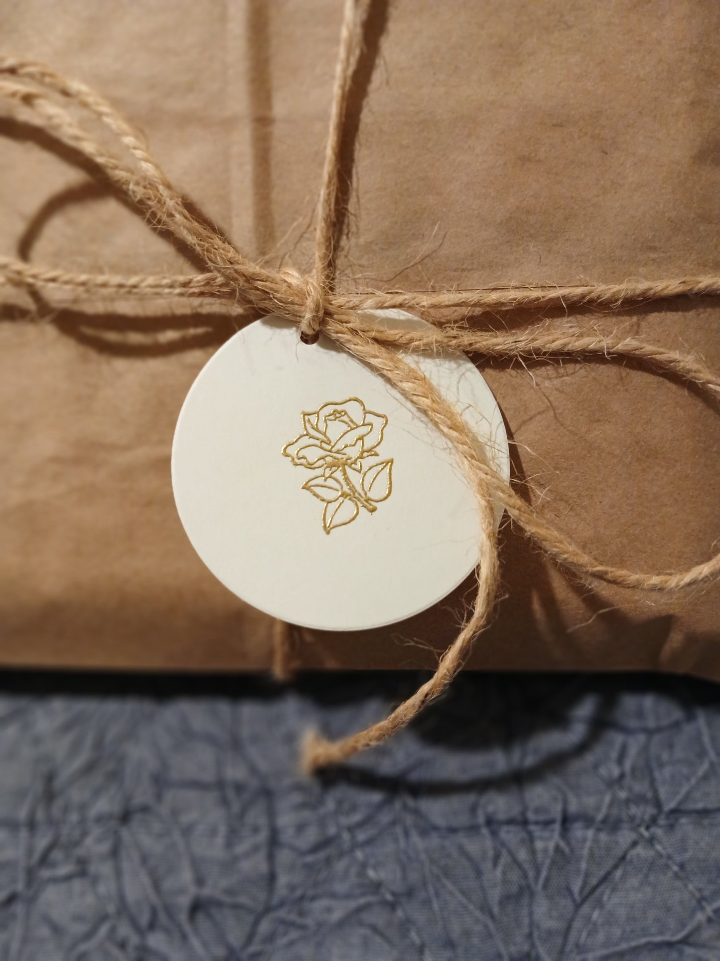 Rose Tags 5/pk - Gold Embossed Round 2"