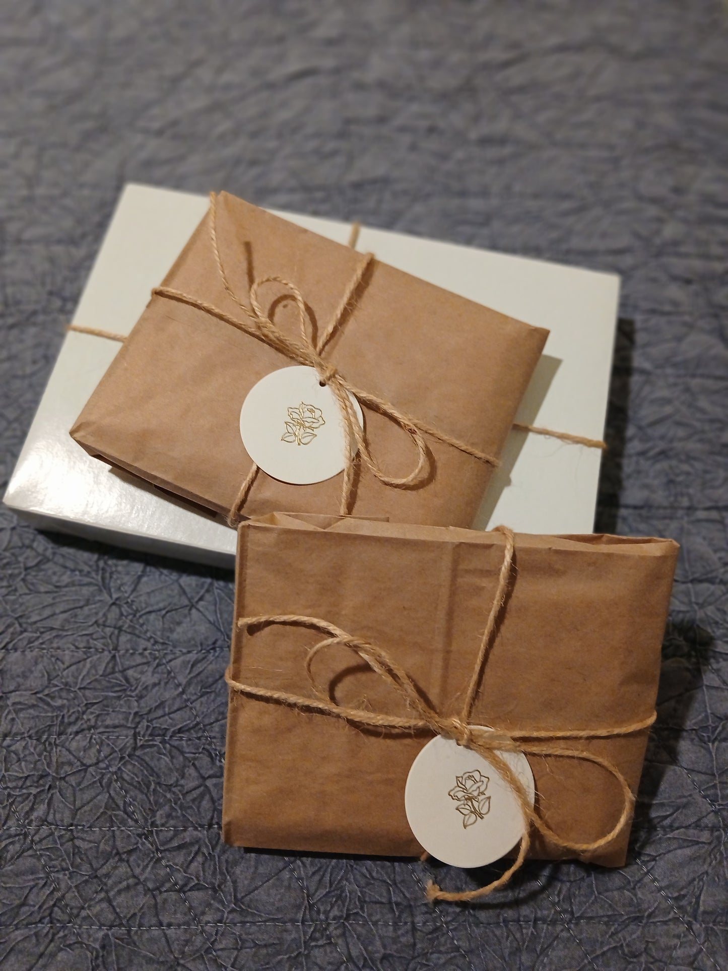 Rose Tags 5/pk - Gold Embossed Round 2"